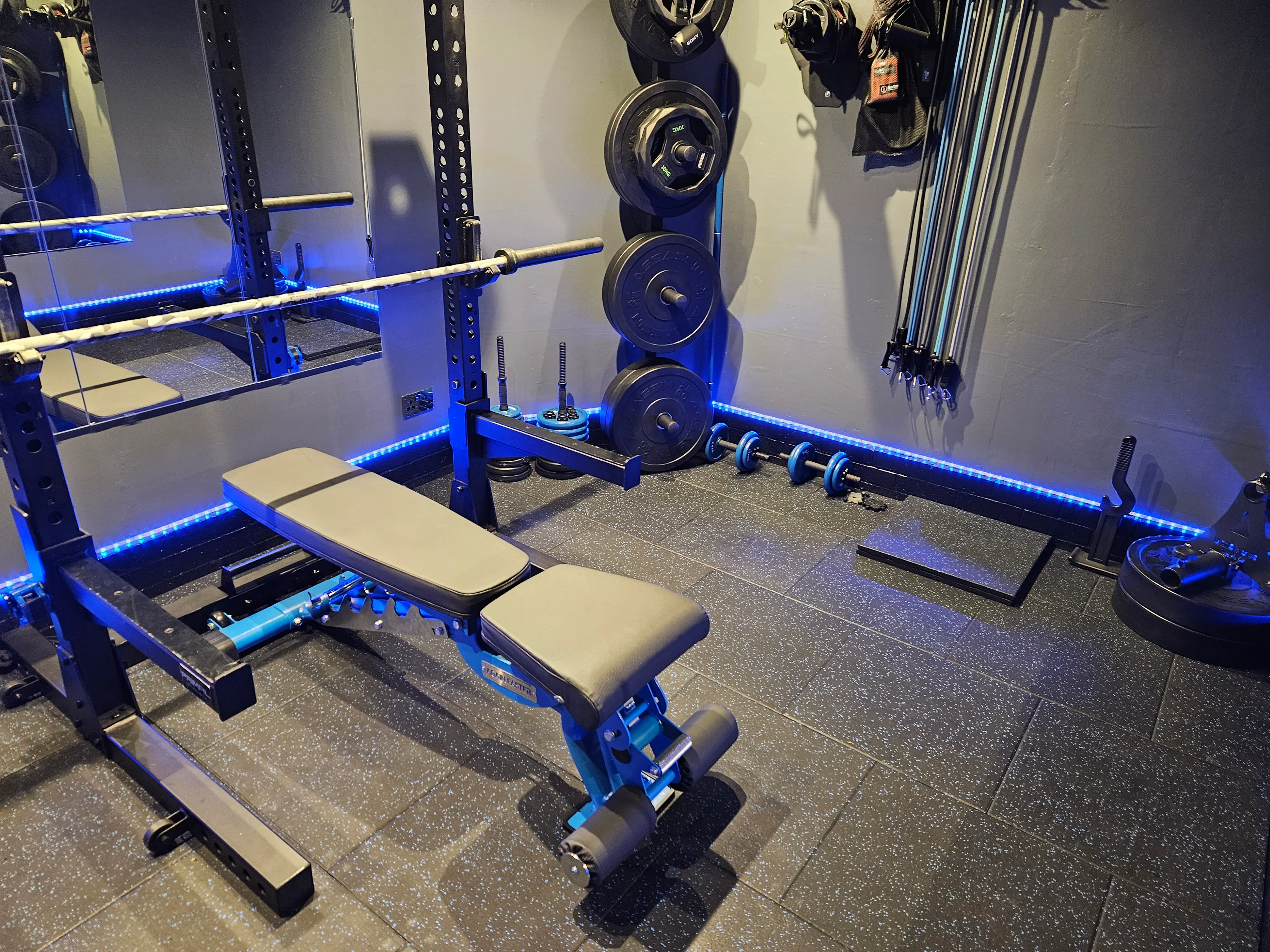 Rival Blue Fleck Premium Interlocking Rubber Gym Floor Tiles with Connectors (500mm x 500mm) (20mm) - Image 9