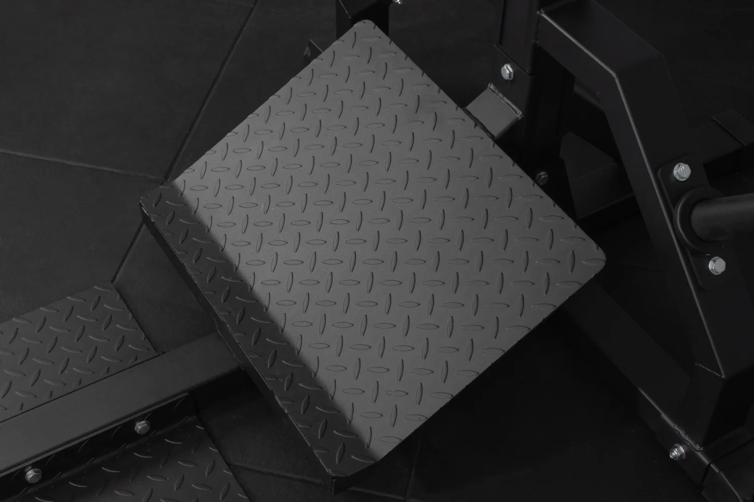 Rival Leverage Squat Machine - Image 10
